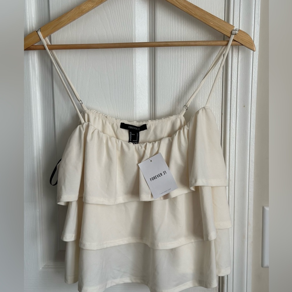 Cute ruffled top for women. (Brand new)